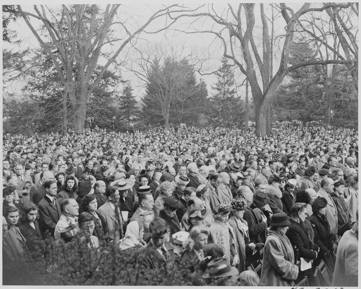 Hyde Park, NY - Fil:Photograph of a large and solemn crowd in attendance at the dedication  of F